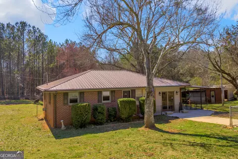 Exterior - 900 Defoor Rd, Toccoa, GA 30577 photo 2 of 16