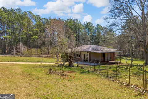 Exterior - 900 Defoor Rd, Toccoa, GA 30577 photo 5 of 16