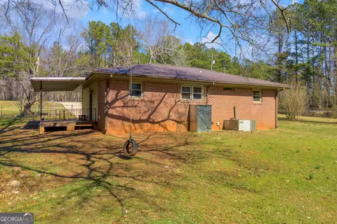 Exterior - 900 Defoor Rd, Toccoa, GA 30577 photo 12 of 16