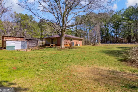 Exterior - 900 Defoor Rd, Toccoa, GA 30577 photo 11 of 16