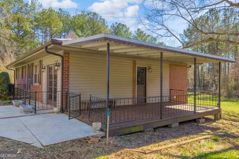 Exterior - 900 Defoor Rd, Toccoa, GA 30577 photo 7 of 16