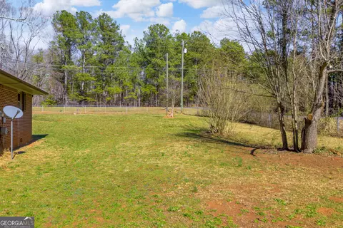 Exterior - 900 Defoor Rd, Toccoa, GA 30577 photo 14 of 16