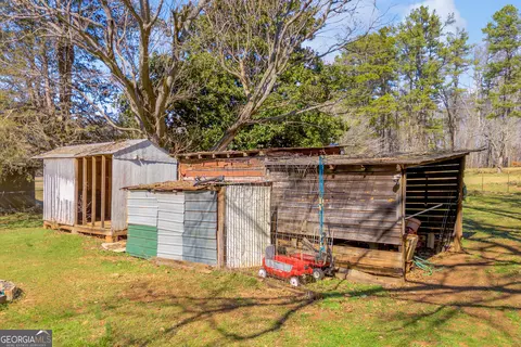 Exterior - 900 Defoor Rd, Toccoa, GA 30577 photo 9 of 16