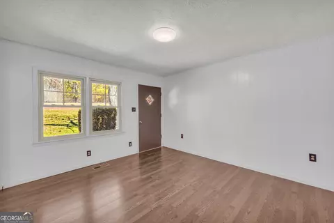 Living - 900 Defoor Rd, Toccoa, GA 30577 photo 2 of 5