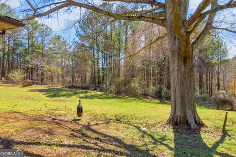 Exterior - 900 Defoor Rd, Toccoa, GA 30577 photo 8 of 16