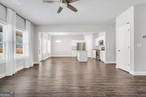 Living - 632 Sutton Rd, Forsyth, GA 31029 photo 4 of 6