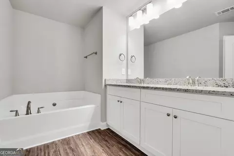 Bath - 632 Sutton Rd, Forsyth, GA 31029 photo 3 of 4
