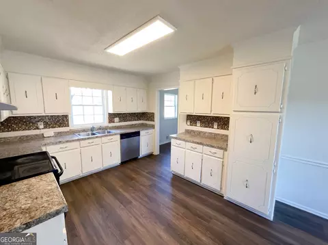 Kitchen - 25 Buckeye Cir, Covington, GA 30016 photo 3 of 3