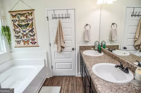 Bath - 111 Needleleaf Ct, Barnesville, GA 30204 photo 10 of 11