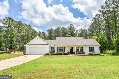 Exterior - 111 Needleleaf Ct, Barnesville, GA 30204 photo 2 of 24