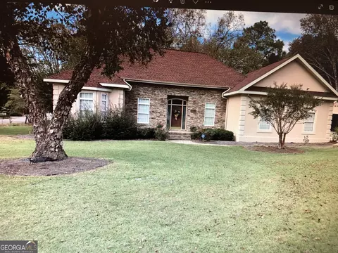 109 Cedar Creek Dr, Dublin, GA 31021