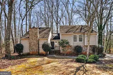 879 Lost Creek Cir, Stone Mountain, GA 30088
