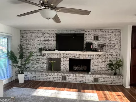 Living - 253 Mcdilda Dr, Lyons, GA 30436 photo 2 of 3