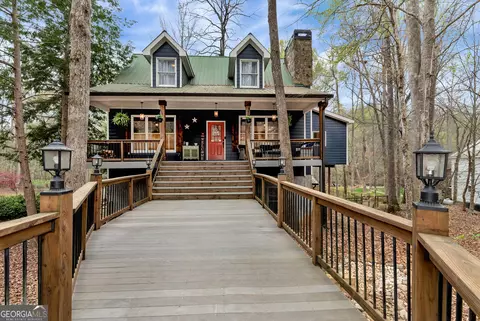 1060 Golden Ave, Dahlonega, GA 30533