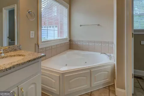 Bath - 212 Willow Ridge Ln, Jackson, GA 30233 photo 3 of 3