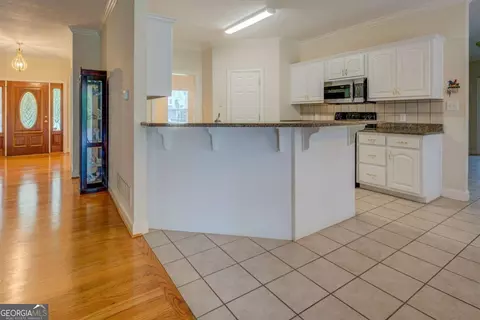 Entry Way - 212 Willow Ridge Ln, Jackson, GA 30233 photo 3 of 3