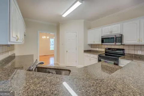 Kitchen - 212 Willow Ridge Ln, Jackson, GA 30233 photo 6 of 6