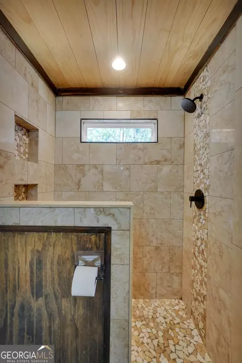 Bath - 254 Dub Walker Rd, Jackson, GA 30233 photo 3 of 5