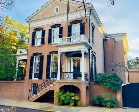 211 E Charlton St, Savannah, GA 31401