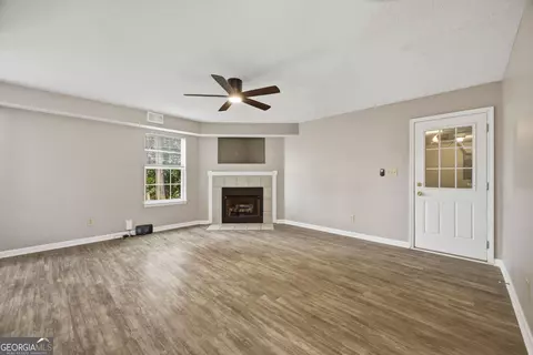 Living - 115 Springfield Ct, Perry, GA 31069 photo 4 of 4
