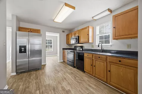 Kitchen - 115 Springfield Ct, Perry, GA 31069 photo 2 of 2