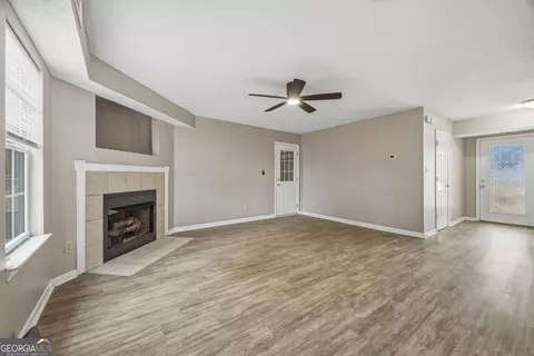 Living - 115 Springfield Ct, Perry, GA 31069 photo 3 of 4