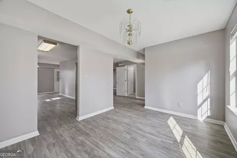 Living - 115 Springfield Ct, Perry, GA 31069 photo 2 of 4