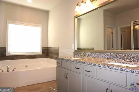 Bath - 121 Bluecoat Trl, Byron, GA 31008 photo 5 of 6