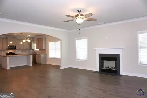 Living - 121 Bluecoat Trl, Byron, GA 31008 photo 4 of 7