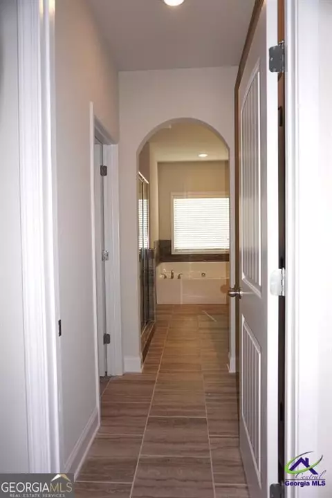 Entry Way - 121 Bluecoat Trl, Byron, GA 31008 photo 2 of 9