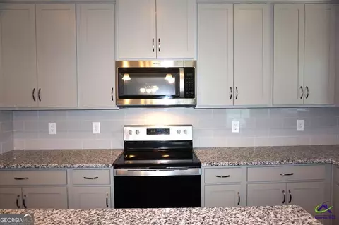 Kitchen - 121 Bluecoat Trl, Byron, GA 31008 photo 3 of 6