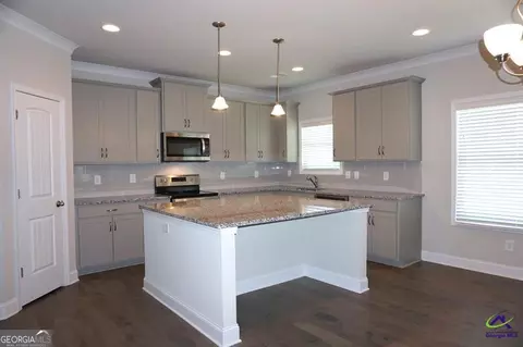 Kitchen - 121 Bluecoat Trl, Byron, GA 31008 photo 5 of 6