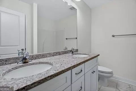 Bath - 209 Grace Ct, Lagrange, GA 30241 photo 4 of 6