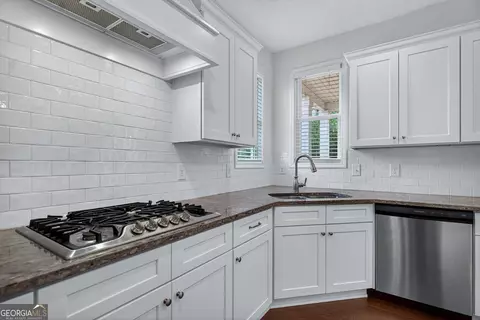 Kitchen - 209 Grace Ct, Lagrange, GA 30241 photo 4 of 5