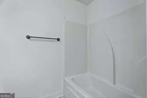 Bath - 209 Grace Ct, Lagrange, GA 30241 photo 5 of 6