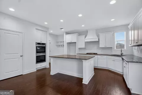 Kitchen - 209 Grace Ct, Lagrange, GA 30241 photo 2 of 5