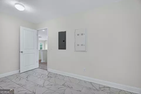 Entry Way - 209 Grace Ct, Lagrange, GA 30241 photo 10 of 10