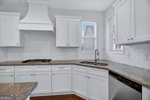 Kitchen - 209 Grace Ct, Lagrange, GA 30241 photo 3 of 5