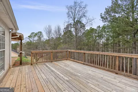 Exterior - 166 Lakemont Dr, Lagrange, GA 30240 photo 3 of 6