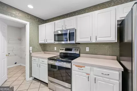 Kitchen - 166 Lakemont Dr, Lagrange, GA 30240 photo 1 of 3