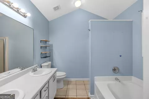Bath - 166 Lakemont Dr, Lagrange, GA 30240 photo 2 of 3