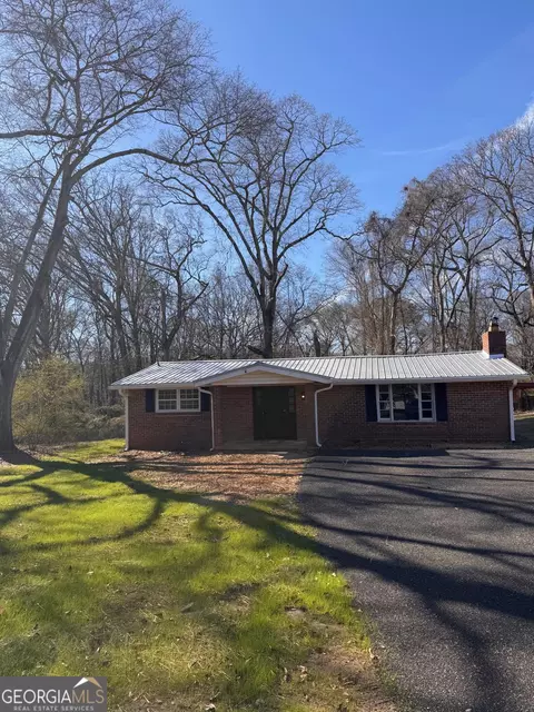 9 E Magnolia Dr, Newnan, GA 30263