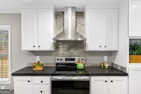 Kitchen - 487 Childers Rd, Colbert, GA 30628 photo 3 of 5