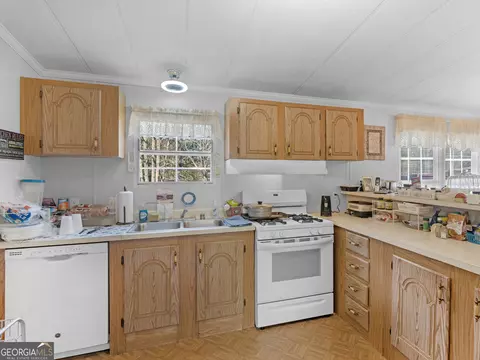Kitchen - 4025 High Falls Rd, Jackson, GA 30233 photo 3 of 3