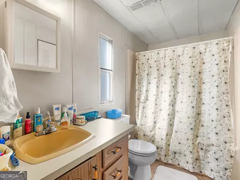 Bath - 4025 High Falls Rd, Jackson, GA 30233 photo 2 of 3