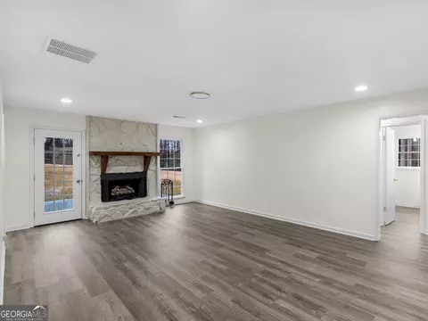 Living - 239 Farmbrook Pkwy, Stockbridge, GA 30281 photo 1 of 3