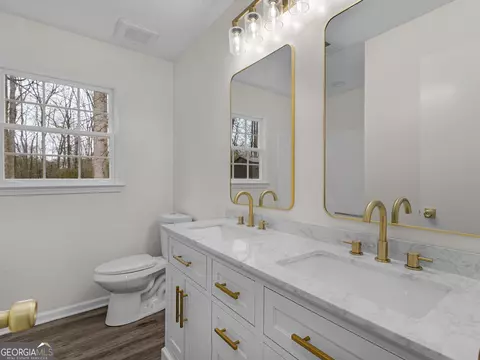 Bath - 239 Farmbrook Pkwy, Stockbridge, GA 30281 photo 1 of 6