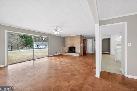 Living - 236 6th Ave, Winder, GA 30680 photo 1 of 8
