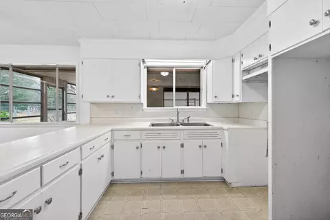 Kitchen - 236 6th Ave, Winder, GA 30680 photo 1 of 2