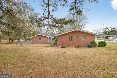 Exterior - 236 6th Ave, Winder, GA 30680 photo 7 of 8